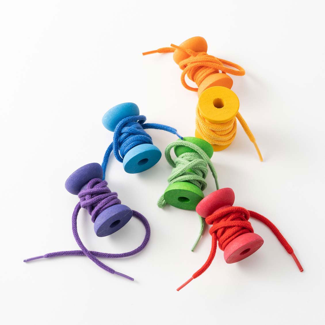 1歳-］虹のボビン〈紐通し・棒通し〉Grimms｜木のおもちゃ・知育玩具 STUDY PARK