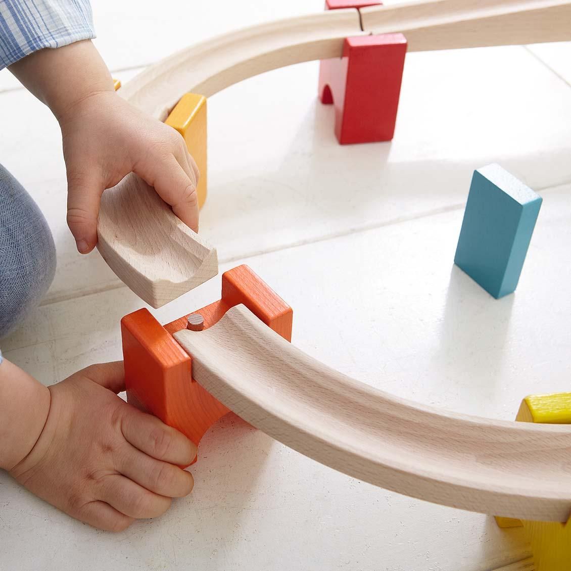 1歳半-］ベビークーゲルバーン〈積み木・玉転がし〉HABA｜1歳の