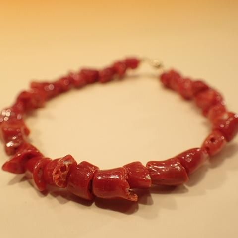 上質の赤＞天然血赤珊瑚枝ブレスレット＜SSBL001 
