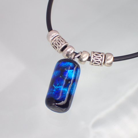 大人気ホタルガラスネックレス／黒ブルー（光）／星／樽型／四角／雫／ハート／丸 - HESHIKI　Jewely　shop