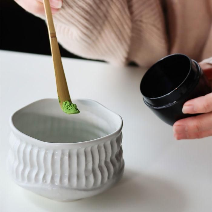 軽抹茶盌 古木彫 白