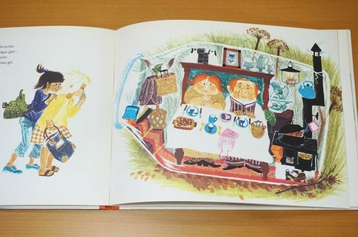 Två små fnissor - 北欧の洋書と布 Elama Books