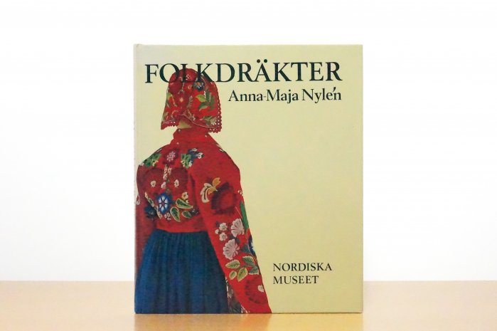 Folkdräkter｜ノルディックの民族衣装 - 北欧の洋書と布 Elama Books