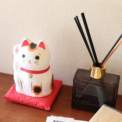 はりこーシカ 招き猫 | 伝統の張り子 - ハリコ オンライン