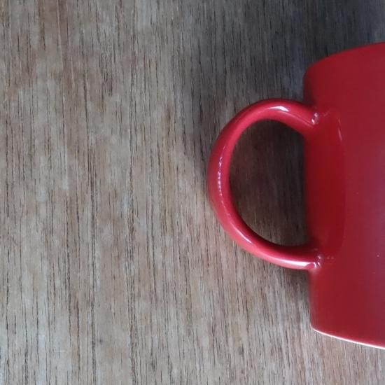 iittala（イッタラ）“TEEMA”（ティーマ/レッド）マグカップ（廃