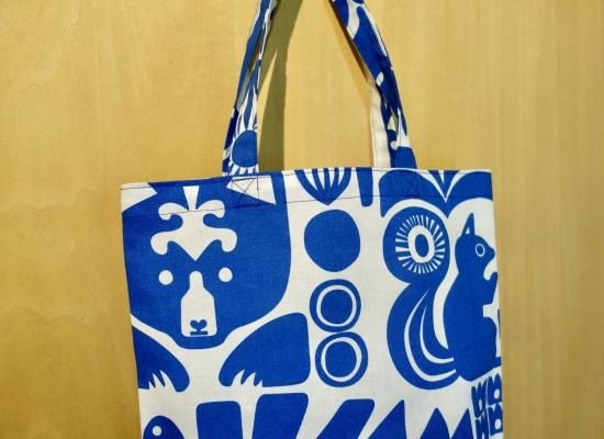 marimekko “KANTELEEN KUTSU”（カンテレーンクッツ/青）マチ付き