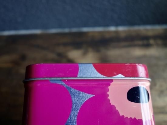 marimekko ウニッコ柄　新品　収納ボックス ブリキ缶　赤 marimekko ウニッコ柄 新品 収納ボックス ブリキ缶 赤