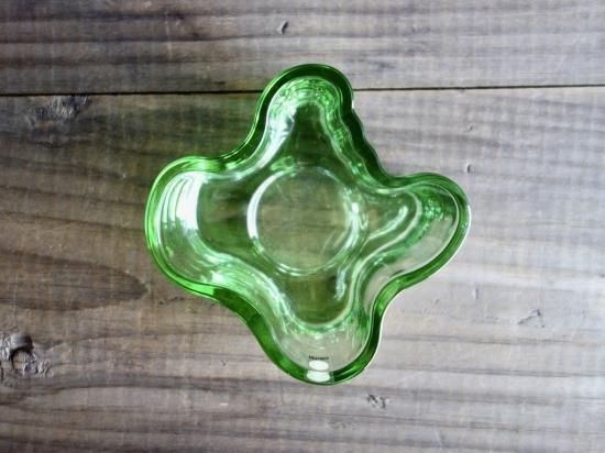 　イッタラ　アルヴァ・アアルト　キャンドルホルダー　グリーン Amazon.co.jp: 【正規輸入品】 iittala(イッタラ) Alvar Aalto