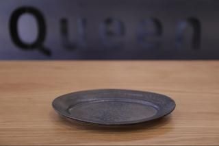 清岡 幸道 - queen and the chair
