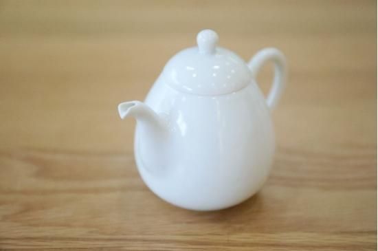 村上 雄一 白磁茶壷 小 - queen and the chair