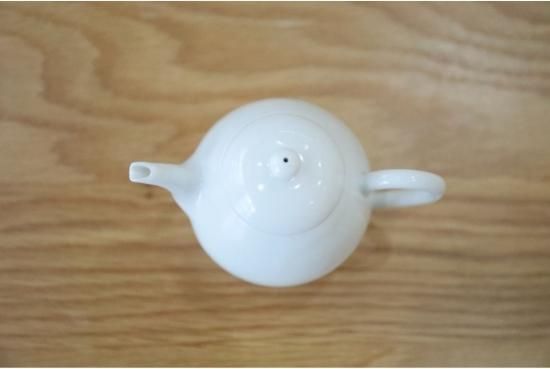 村上 雄一 白磁茶壷 小 - queen and the chair