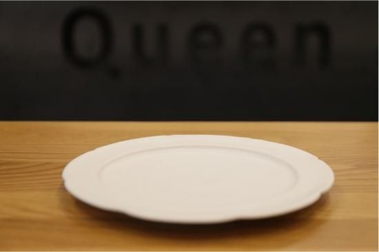 藤村佳澄 花形切り込み七寸皿 ホワイト Queen And The Chair 藤村佳澄 花形切り込み七寸皿 ホワイト Queen And The Chair