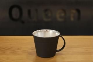 服部竜也　さんのポットとカップ 服部 竜也 - queen and the chair