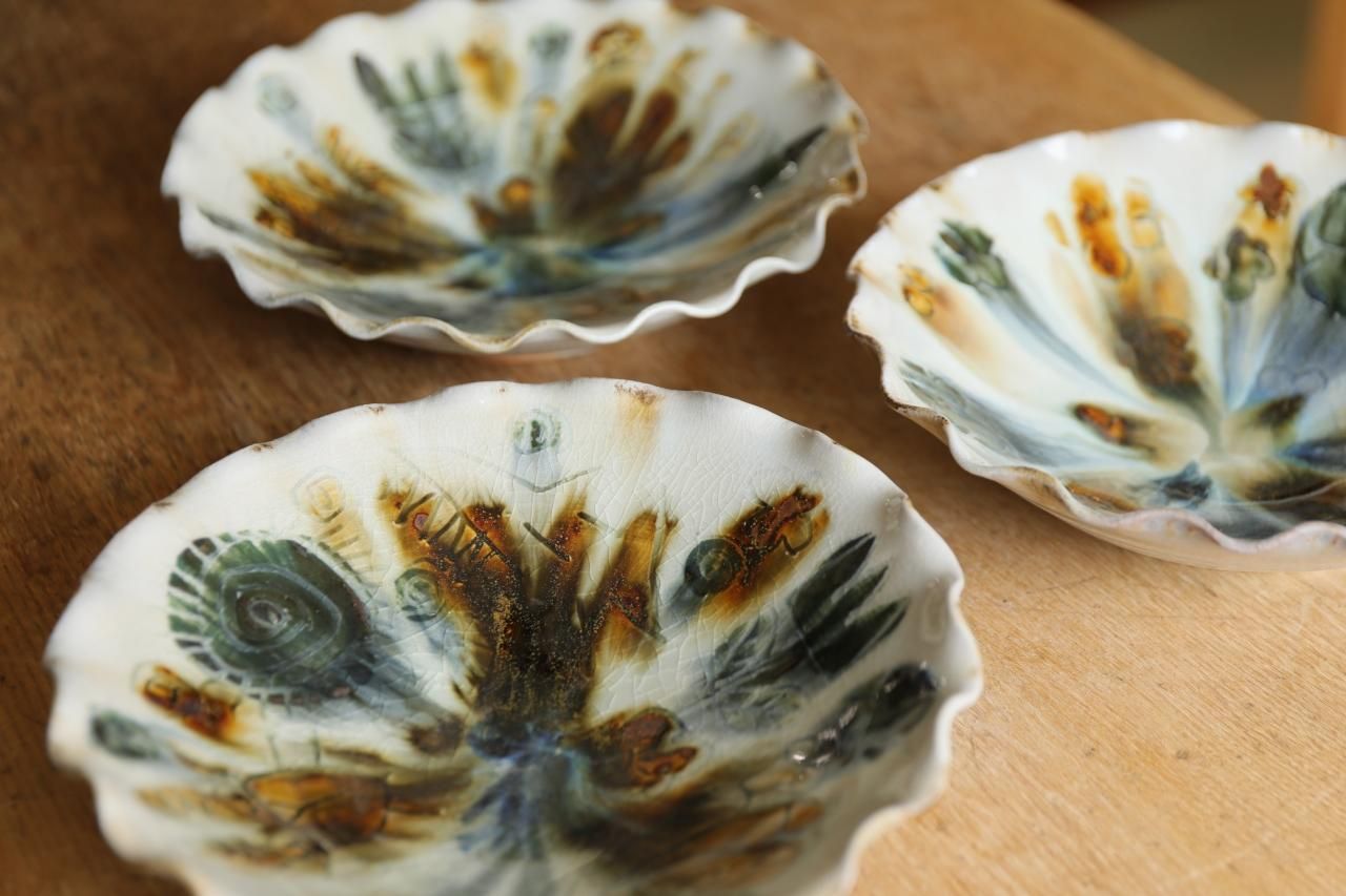 光藤 佐 鉄絵線刻鉢6.5 A - queen and the chair