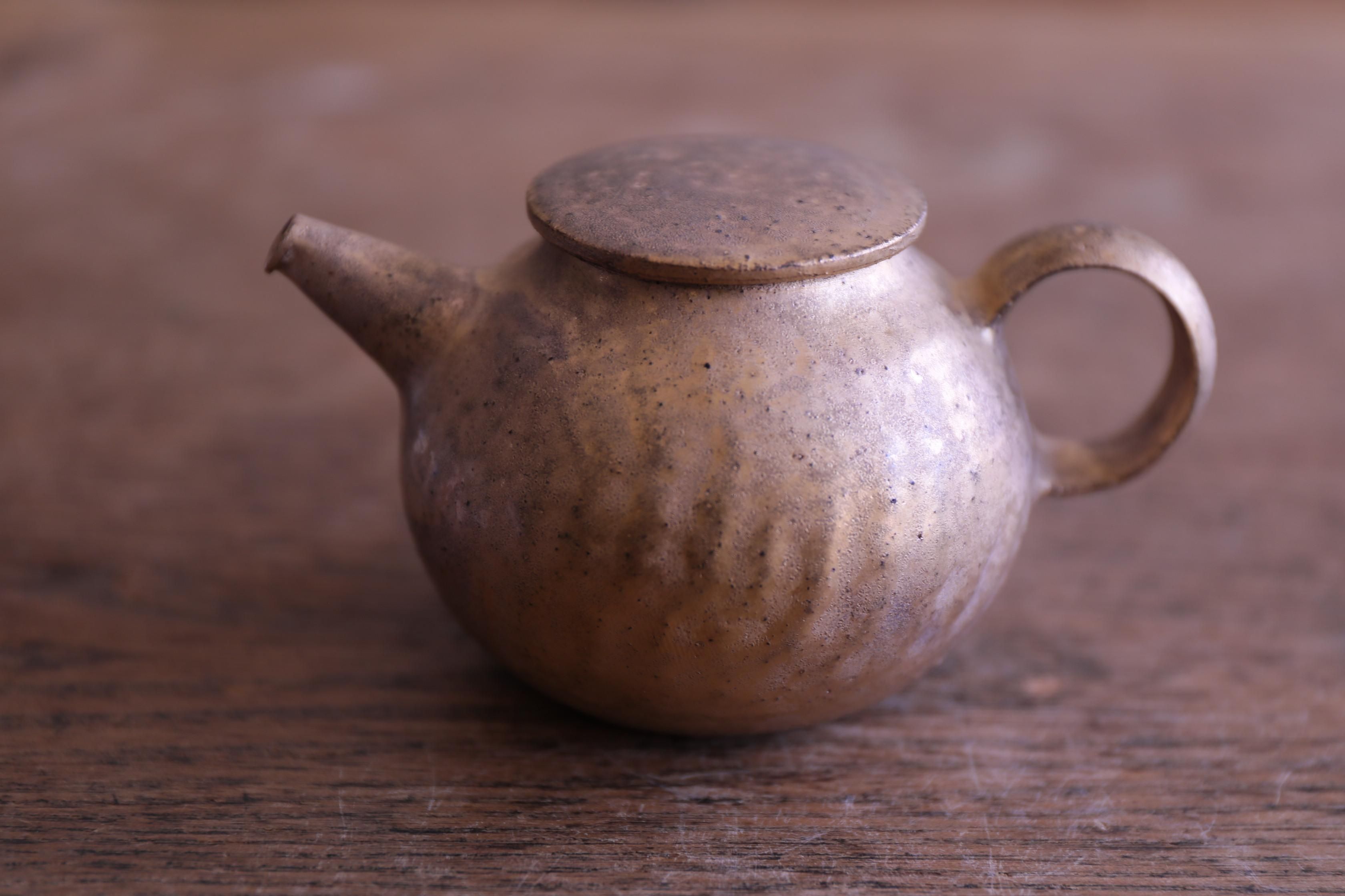 村上躍 金彩茶壺 - queen and the chair