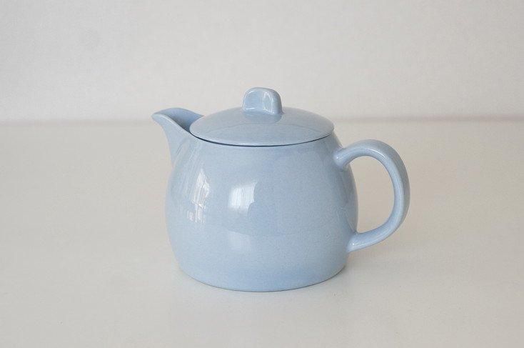 Arabia [ KF-1 ] Kaj Franck TeaPot (Light Blue) / アラビア [ KF-1 ] カイフランク ティーポット  (ライトブルー) - istut 甘すぎないクールなセレクトのフィンランドヴィンテージショップ