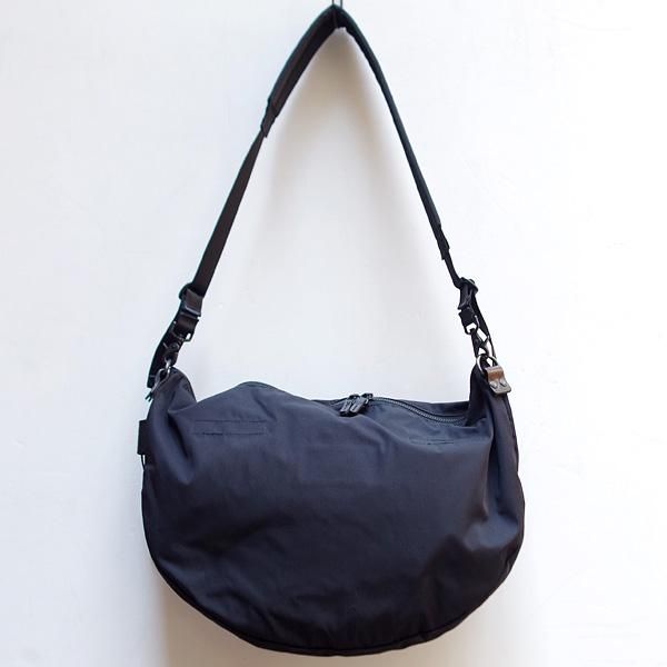 半額満載！スーパーSALE グランドセール！ bag Body / AMIACALVA(アミアカルヴァ) / ブラック ボディバッグ バッグ