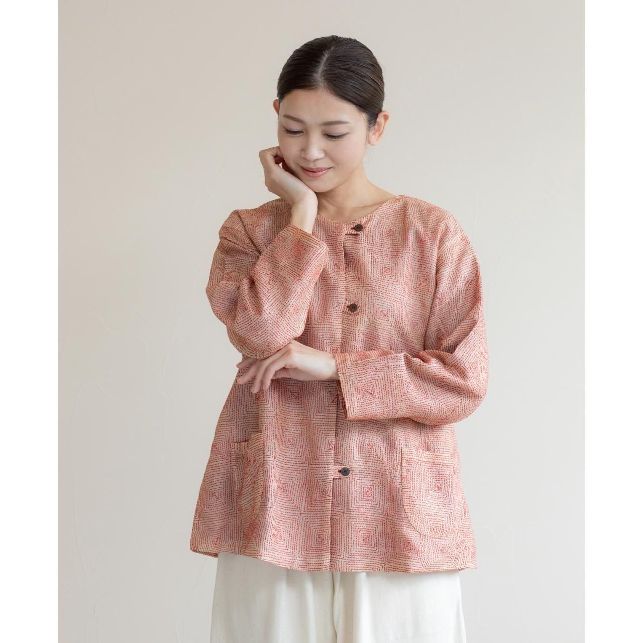 タッサーシルク総刺繍 カンタボタンジャケット RD｜ NIMAI NITAI