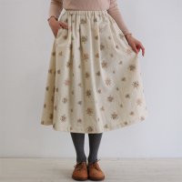 ポンポネラ刺繍スカート
