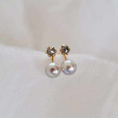 Gray Diamond ＆ Akoya pearl pierce K18