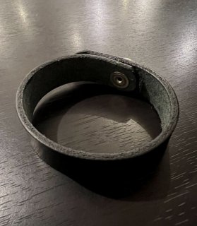 <img class='new_mark_img1' src='https://img.shop-pro.jp/img/new/icons14.gif' style='border:none;display:inline;margin:0px;padding:0px;width:auto;' />LEATHER BRACELET 