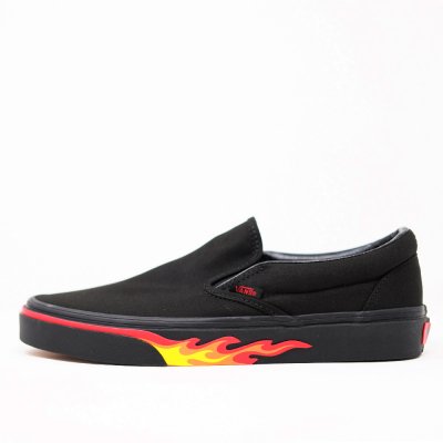 <img class='new_mark_img1' src='https://img.shop-pro.jp/img/new/icons5.gif' style='border:none;display:inline;margin:0px;padding:0px;width:auto;' />VANS CLASSIC SLIP-ON VN0A38F7Q8Q (FLAME WALL) BLACK/BLACK
