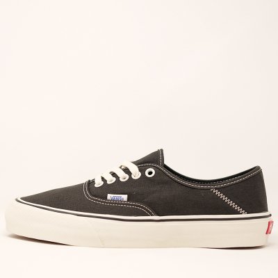 <img class='new_mark_img1' src='https://img.shop-pro.jp/img/new/icons5.gif' style='border:none;display:inline;margin:0px;padding:0px;width:auto;' />VANS SURF AUTHENTIC SF [(SALT WASH) BLACK/MARSHMA]