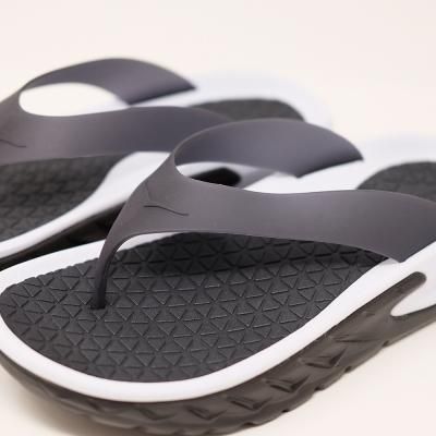 <img class='new_mark_img1' src='https://img.shop-pro.jp/img/new/icons5.gif' style='border:none;display:inline;margin:0px;padding:0px;width:auto;' />HOKA ONE ONE [ORA RECOVERY FLIP] (WHITE/BLACK)