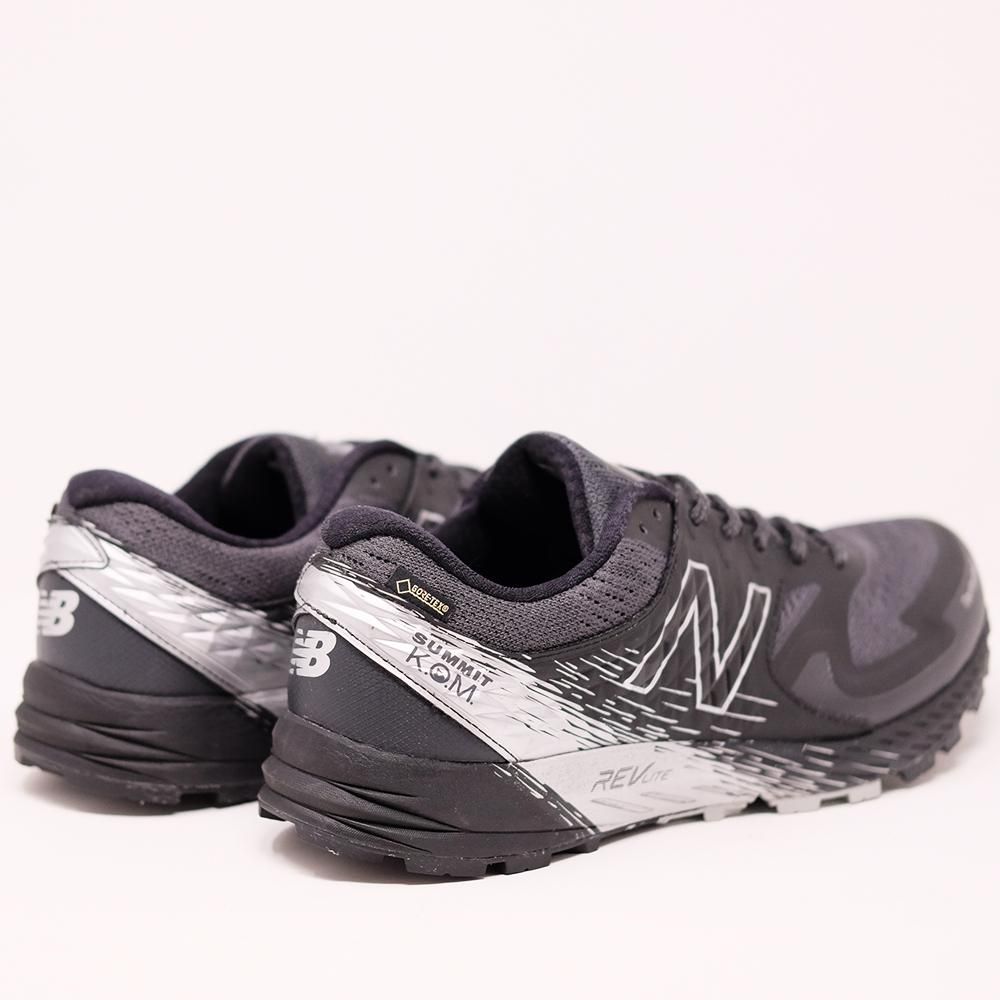 NEW BALANCE ニューバランス [SUMMIT K.O.M. GTX] サミット ゴアテックス (BLACK)  ブラック｜スニーカーセレクトショップ通販サイト│VEHICLE FOOTWEAR