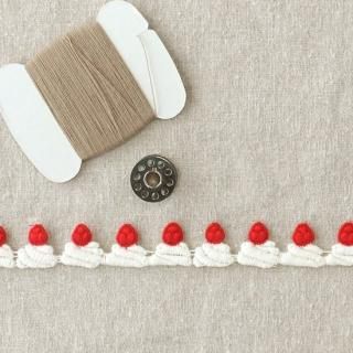 yukiemon アンティーククロス(オフホワイト) タグ付き　レース刺繍 yukiemon アンティーククロス(オフホワイト) タグ付き レース
