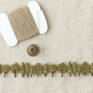 yukiemon アンティーククロス(オフホワイト) タグ付き　レース刺繍 yukiemon アンティーククロス(オフホワイト) タグ付き レース刺繍