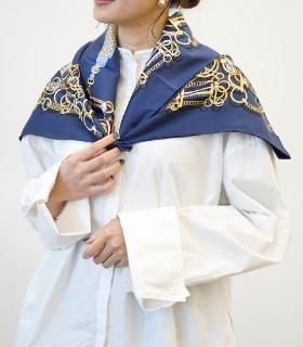 スカーフのサイズが約88cm×88cmのスカーフ