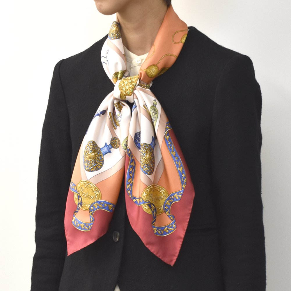 香水瓶 (CM5-329) 伝統横濱スカーフ 大判 シルクツイル スカーフ （全3色）の画像1