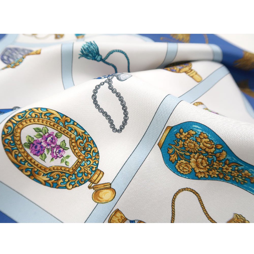 香水瓶 (CM5-329) 伝統横濱スカーフ 大判 シルクツイル スカーフ （全3色）の画像11