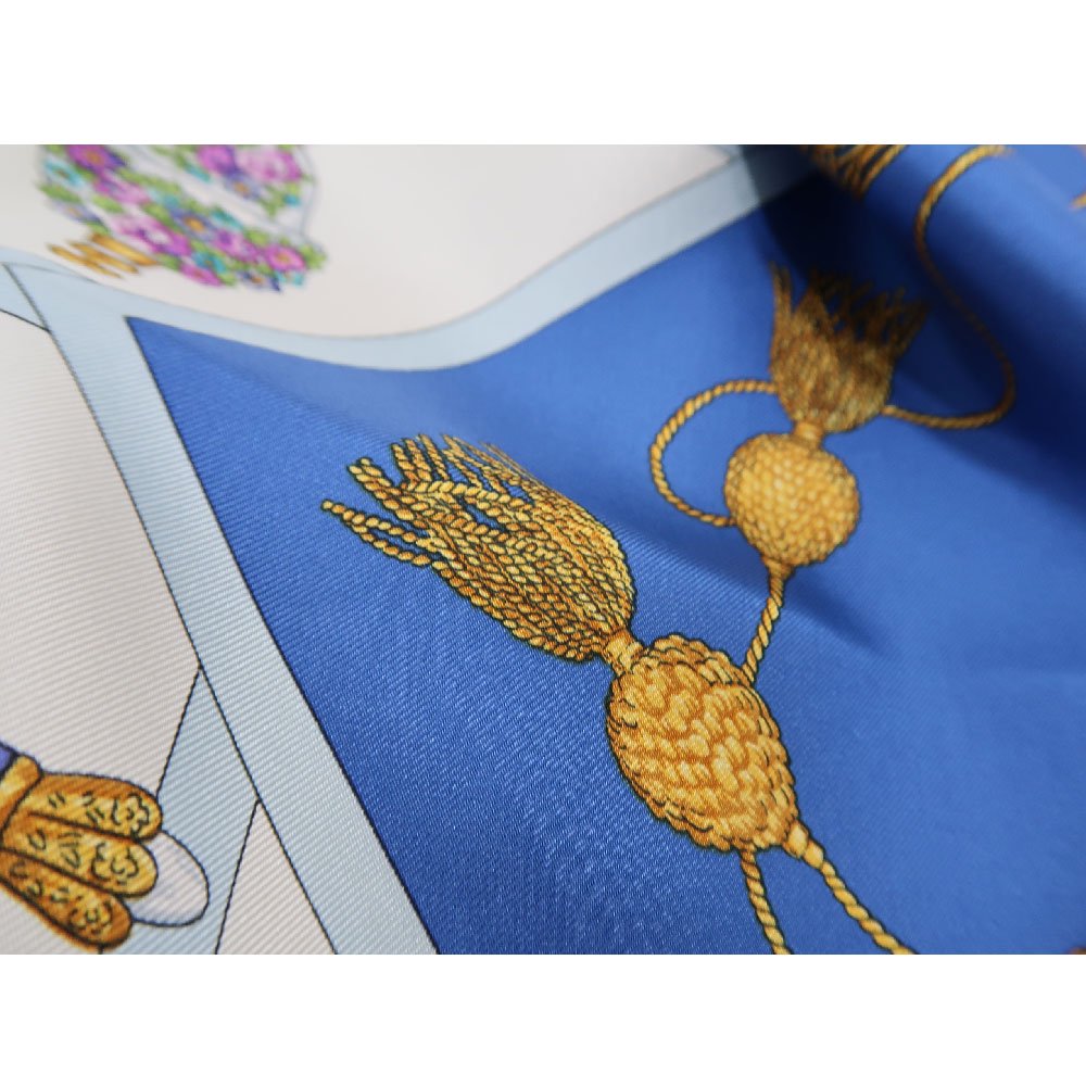 香水瓶 (CM5-329) 伝統横濱スカーフ 大判 シルクツイル スカーフ （全3色）の画像12