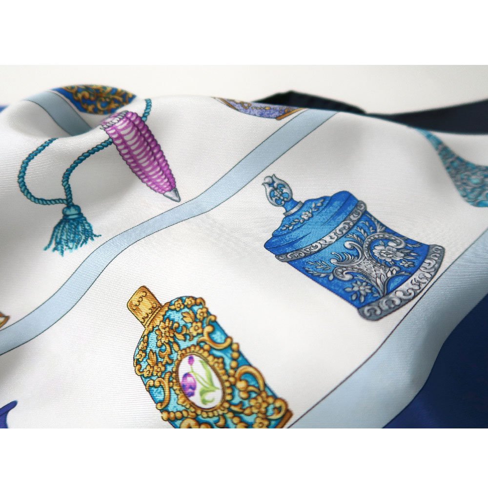 香水瓶 (CM5-329) 伝統横濱スカーフ 大判 シルクツイル スカーフ （全3色）の画像13