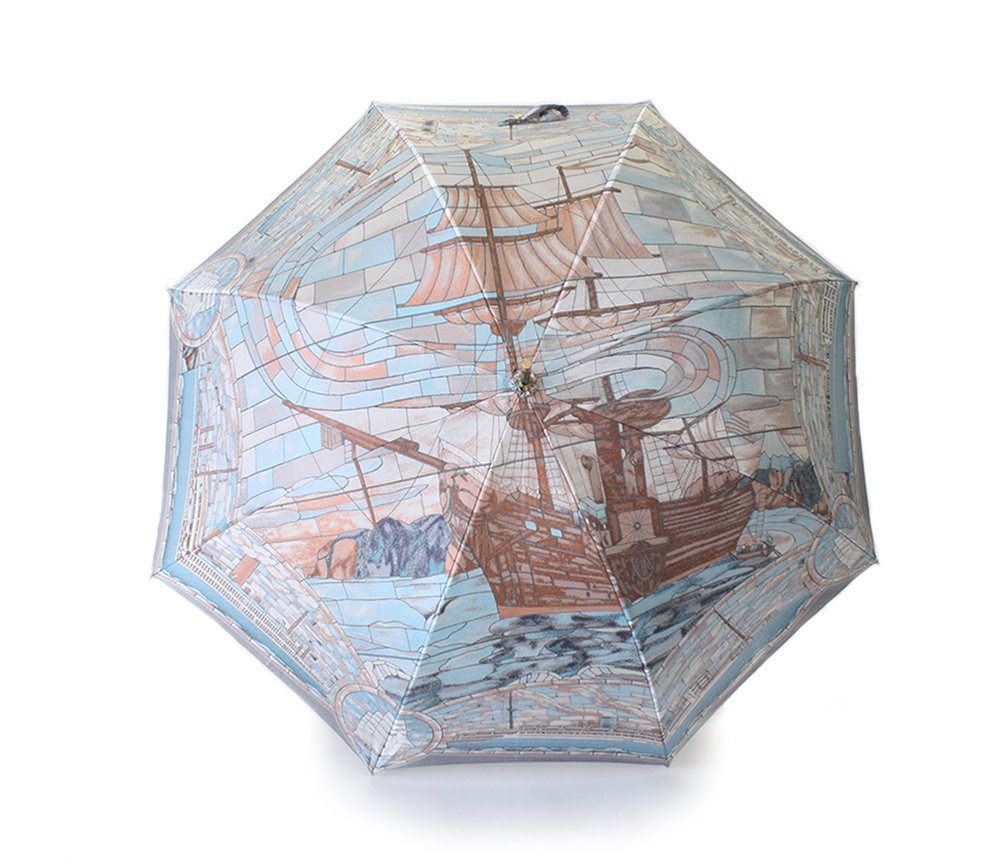 ピンクとブルーが使われている大柄の帆船模様の傘です。