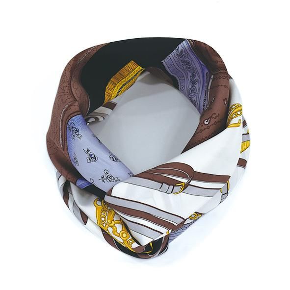 伝統横濱スカーフ鞍とベルト(CEU-068)のベージュカラーをねじり結びにした写真。