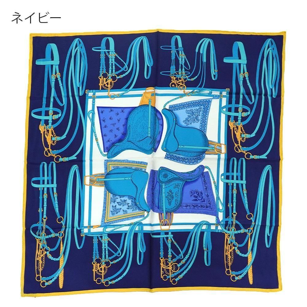 伝統横濱スカーフ鞍とベルト(CEU-068)のオフホワイトカラーを結んだ写真。