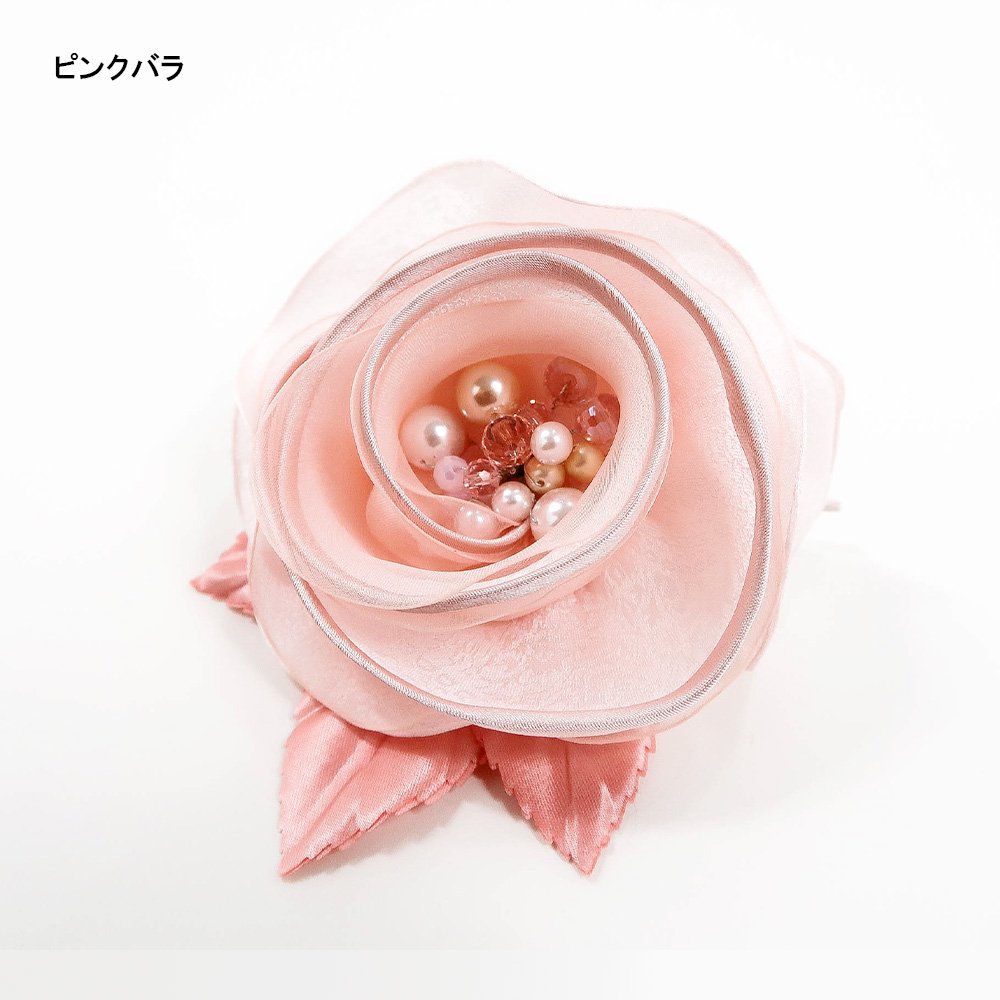 淡いピンクのバラ コサージュ - ブローチ