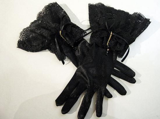 ◇受注商品◇アクセサリー付きボリュームサテングローブ：黒×黒