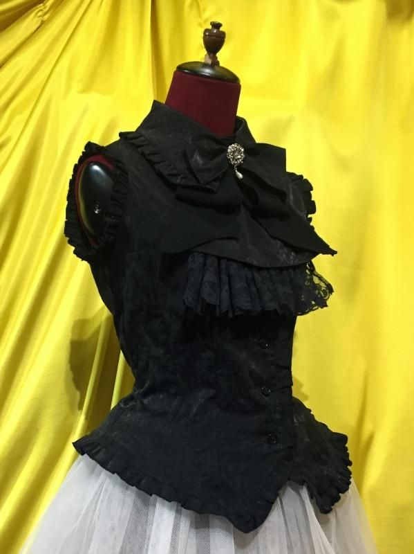 ◇受注商品◇ブローチコサージュ+フリルタイ付きブラウス：黒