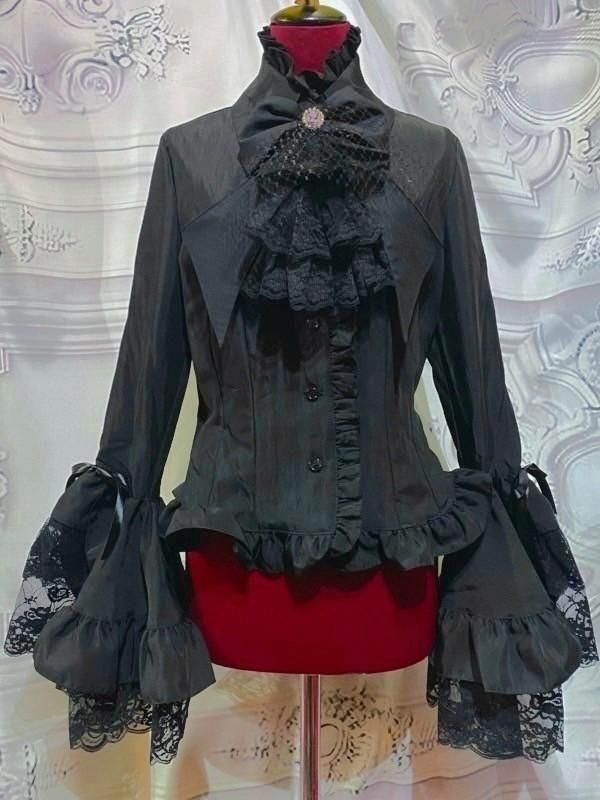 別タイ付きクラシカルデコレーションブラウス：黒×黒ストライプ