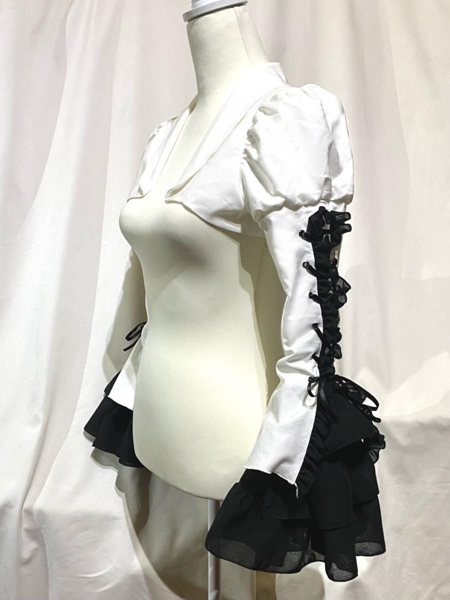 MARBLE 編み上げボリュームフリルショートジャケット:紺×黒フリル 編み上げボリュームフリルショートジャケット:赤×黒フリル