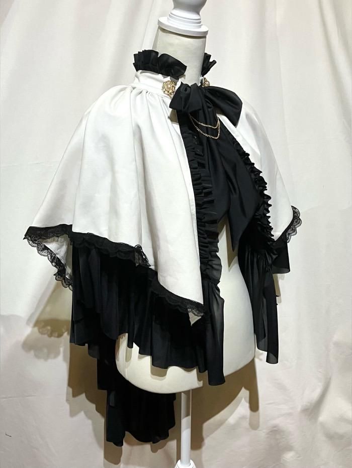 チェーン飾り付き貴族風後長マント：白×黒フリル - MARBLE ~online shop~