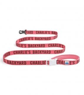 <img class='new_mark_img1' src='https://img.shop-pro.jp/img/new/icons5.gif' style='border:none;display:inline;margin:0px;padding:0px;width:auto;' />TRIP LEASH - BERRY / CHARLIE'S BACKYARD