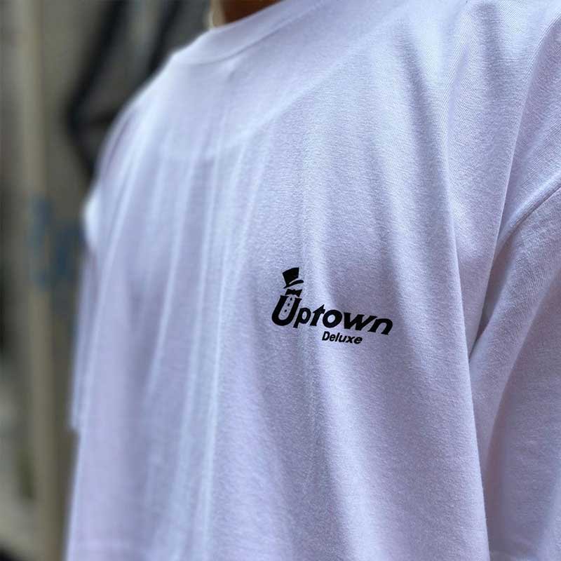 UPTOWN LOGO T-SH アップタウン ロゴ Tシャツ WHITE/BLACK