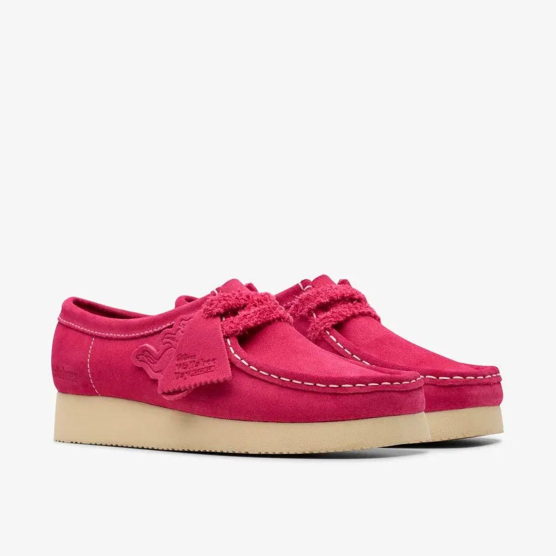 顼 Clarks Wallabee. 2604 Bright Pink Sde 26182220