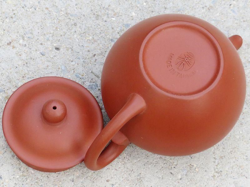 ＊中国古美術/朱泥桃花紋三足獣茶壺（底款：手井酲順圓製）【保存箱付】 中国古美術/朱泥桃花紋三足獣茶壺（底款：手井酲