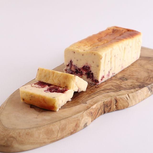 終売 季節限定 冷凍配送 香り立つチーズケーキ さくら香る苺とベリー はれもけも の通販 美観堂